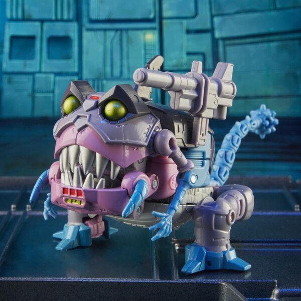 Transformers Generations Studio Series Gnaw Official Images  (3 of 11)